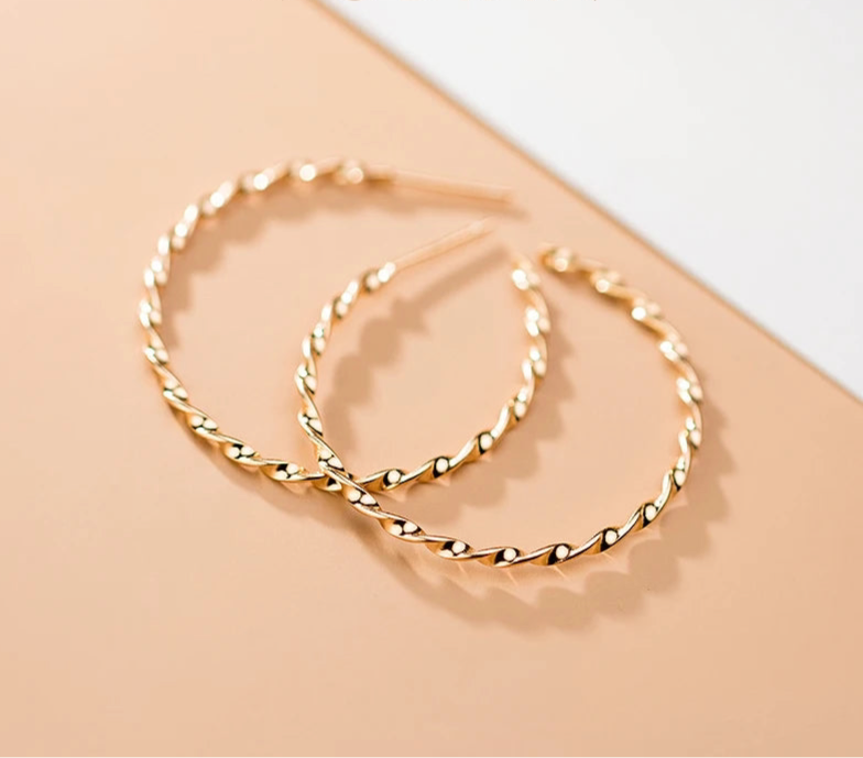 Twist Hoop